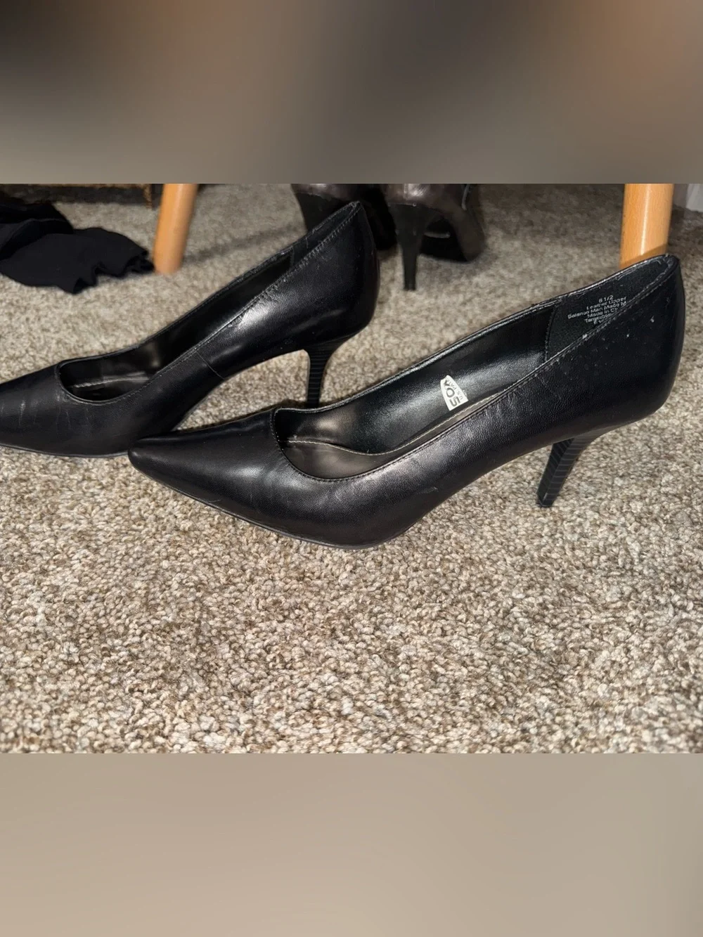 Dana Buchman Black Leather Pointed Toe Pumps Heels